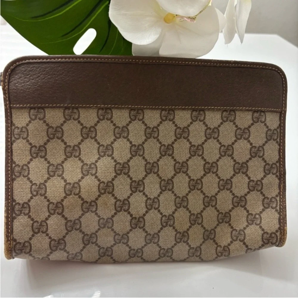 GUCCI Monogram Clutch, Authentic. EUC